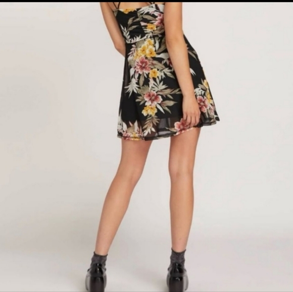 Volcom Black floral mesh overlay mini - Picture 4 of 12